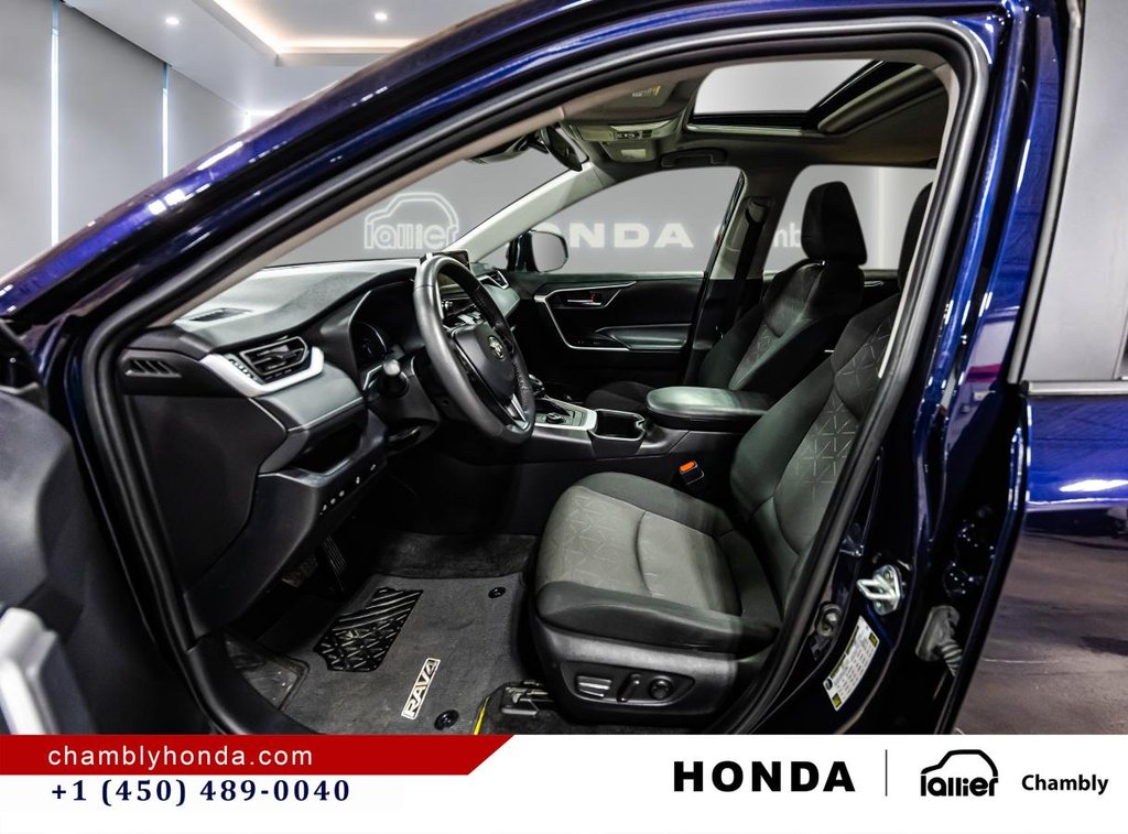 Toyota RAV4 Hybrid XLE AWD SUNROOF I MAGS I HEATED SEATS AND STEERING WHEEL I CAMERA I ACTIVE SECURITY 2024 à Montréal, Québec - 17 - w1024h768px