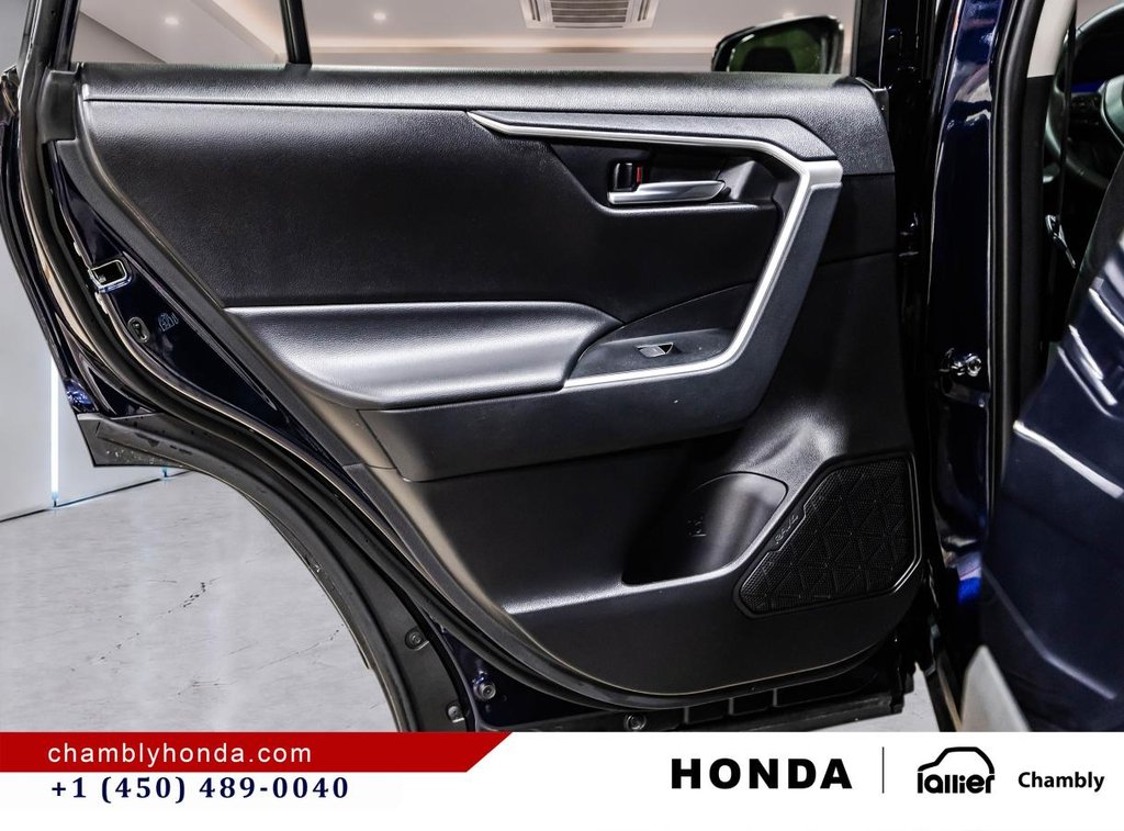 Toyota RAV4 Hybrid XLE AWD SUNROOF I MAGS I HEATED SEATS AND STEERING WHEEL I CAMERA I ACTIVE SECURITY 2024 à Montréal, Québec - 9 - w1024h768px