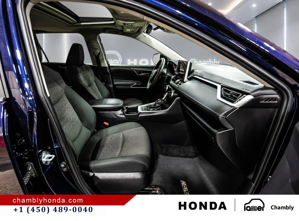 Toyota RAV4 Hybrid XLE AWD SUNROOF I MAGS I HEATED SEATS AND STEERING WHEEL I CAMERA I ACTIVE SECURITY 2024 à Montréal, Québec - 15 - w1024h768px