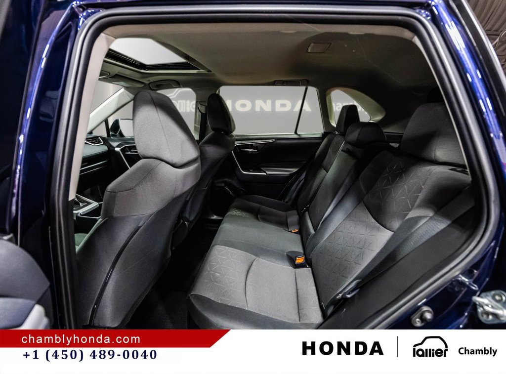 Toyota RAV4 Hybrid XLE AWD SUNROOF I MAGS I HEATED SEATS AND STEERING WHEEL I CAMERA I ACTIVE SECURITY 2024 à Montréal, Québec - 10 - w1024h768px