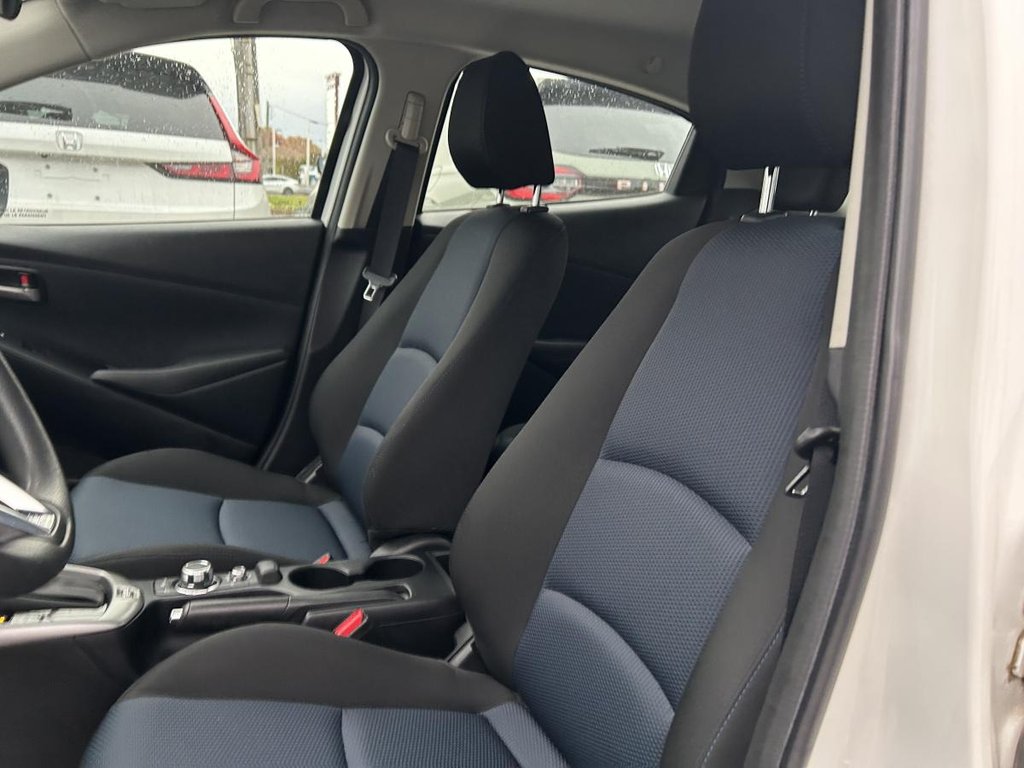 2020 Toyota Yaris hatchback Auto 20,000 km CARPLAY I BLUETROOTH I CAMERA in Montréal, Quebec - 7 - w1024h768px