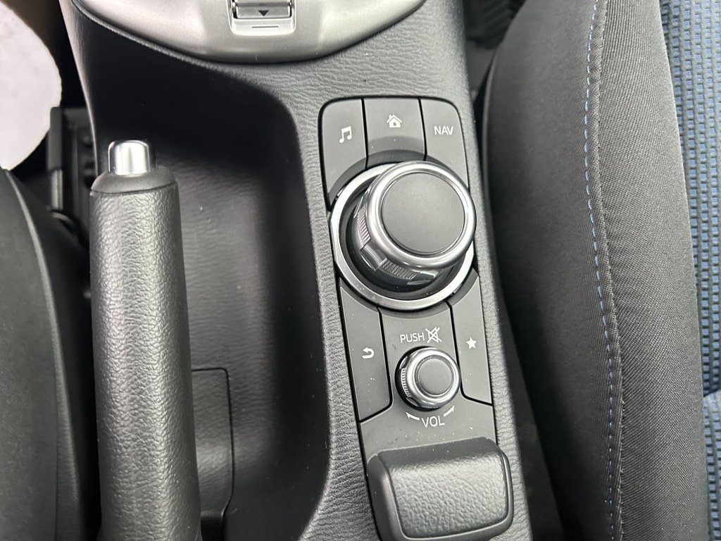 2020 Toyota Yaris hatchback Auto 20,000 km CARPLAY I BLUETROOTH I CAMERA in Montréal, Quebec - 11 - w1024h768px