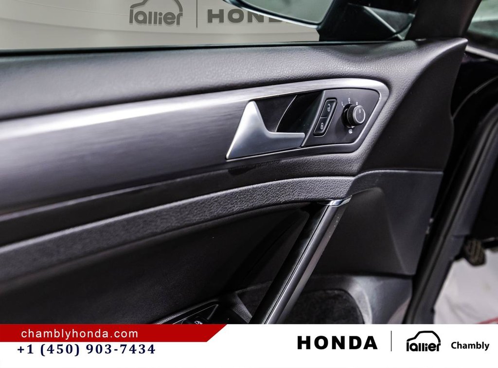 2021 Volkswagen Golf Comfortline 5-door Manual LEATHER I SUNROOF I HEATED SEATS I ACTIVE SECURITY in Montréal, Quebec - 11 - w1024h768px