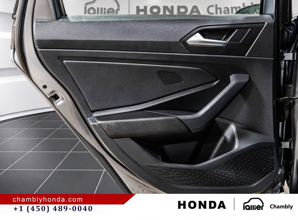 2023 Volkswagen Jetta Highline CUIR I HEATED SEATS I MAGS I CAMERA I CARPLAY I ACTIVE SECURITY in Montréal, Quebec - 13 - w1024h768px