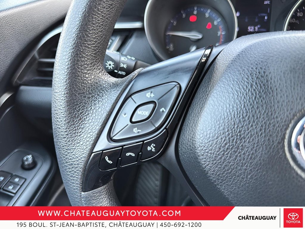 2019 Toyota C-HR LE in Châteauguay, Quebec - 12 - w1024h768px