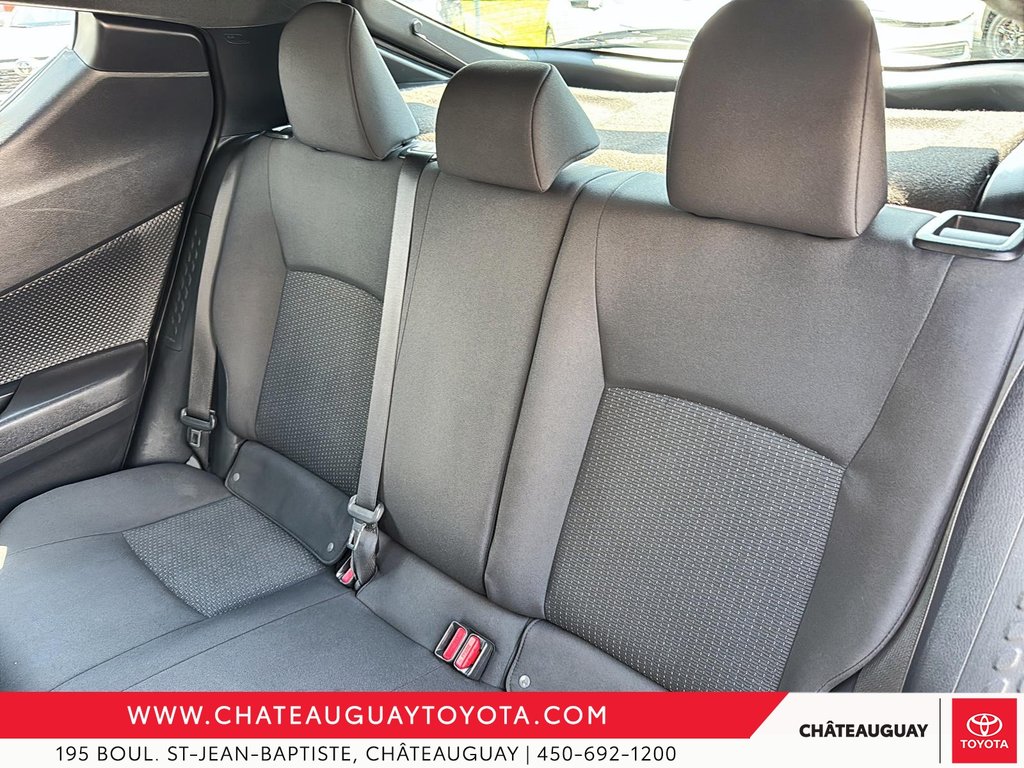 2019 Toyota C-HR LE in Châteauguay, Quebec - 7 - w1024h768px