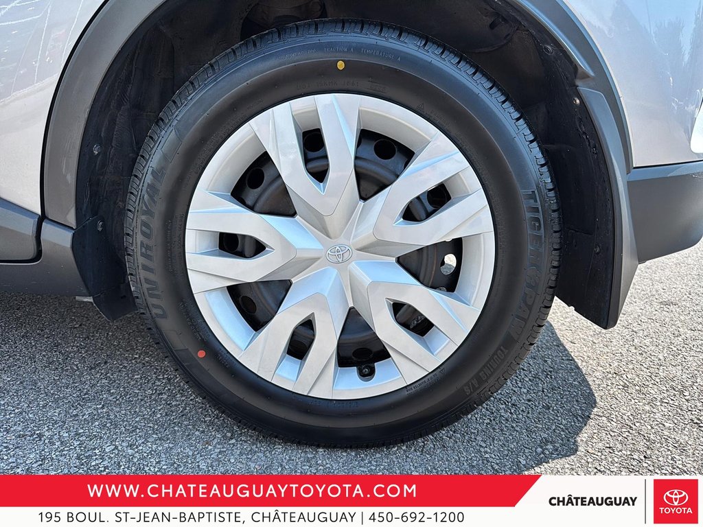 2019 Toyota C-HR LE in Châteauguay, Quebec - 6 - w1024h768px
