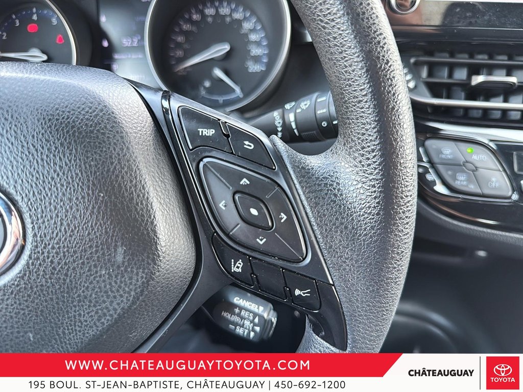 2019 Toyota C-HR LE in Châteauguay, Quebec - 13 - w1024h768px