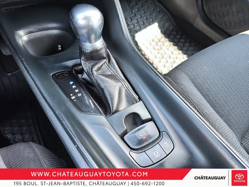2019 Toyota C-HR LE in Châteauguay, Quebec - 15 - w1024h768px