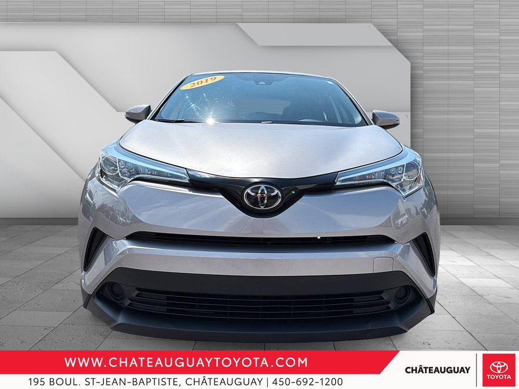 2019 Toyota C-HR LE in Châteauguay, Quebec - 2 - w1024h768px