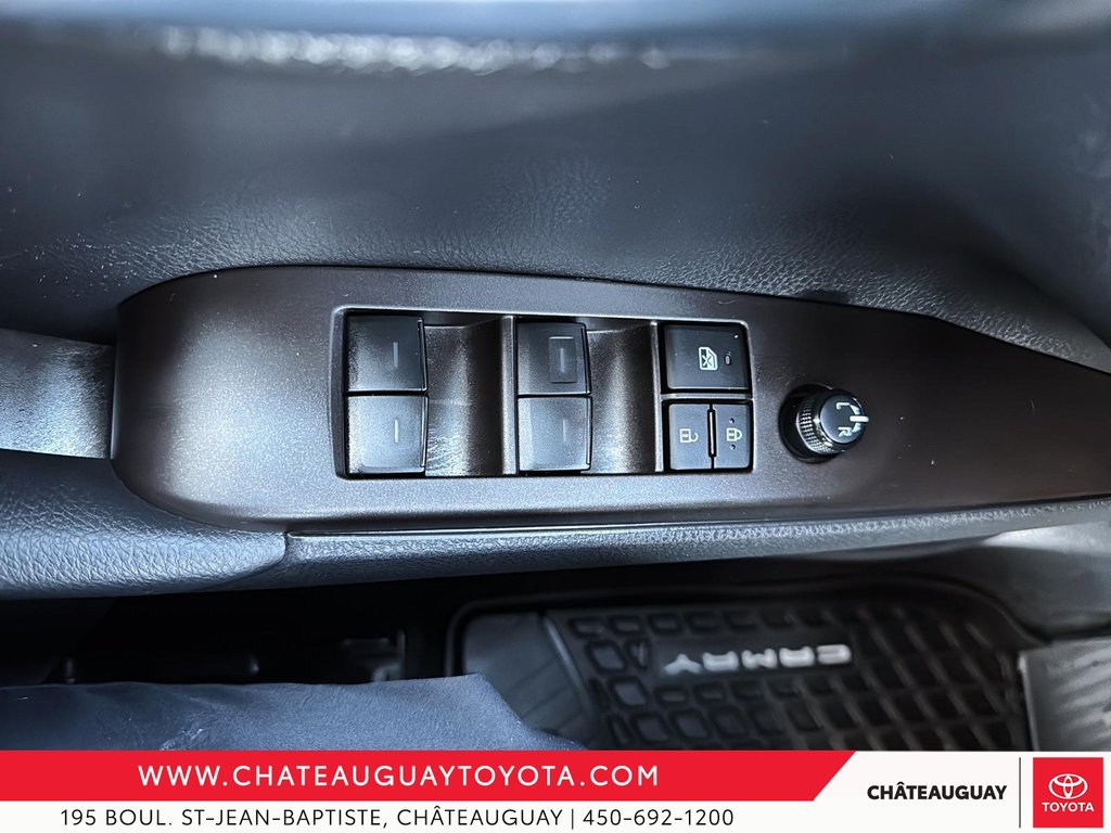 Toyota Camry SE 2024 à Châteauguay, Québec - 10 - w1024h768px