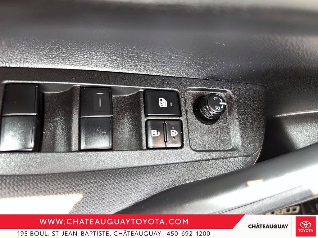 2020 Toyota Corolla LE in Châteauguay, Quebec - 11 - w1024h768px
