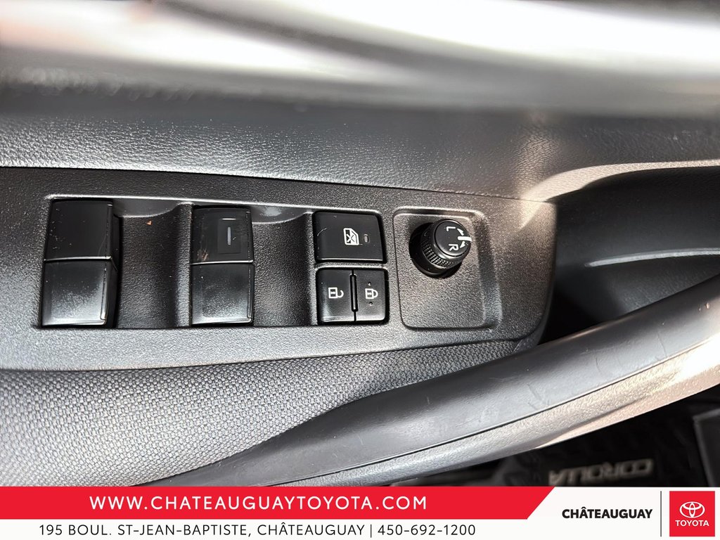 2020 Toyota Corolla LE in Châteauguay, Quebec - 11 - w1024h768px