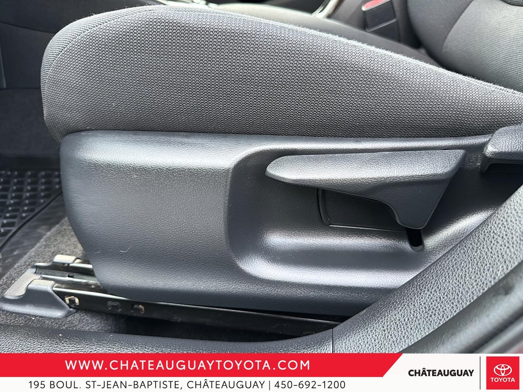 2020 Toyota Corolla LE in Châteauguay, Quebec - 10 - w1024h768px