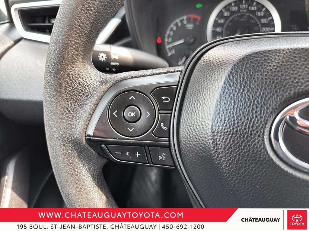 2020 Toyota Corolla LE in Châteauguay, Quebec - 12 - w1024h768px