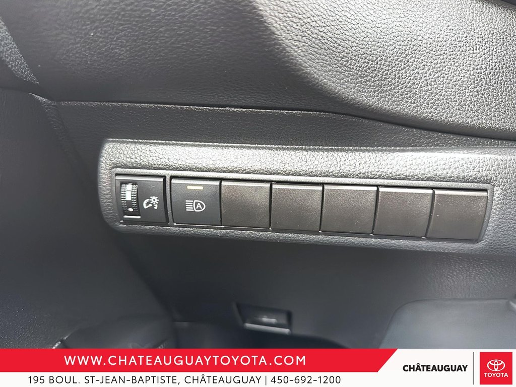 Toyota Corolla L 2022 à Châteauguay, Québec - 11 - w1024h768px