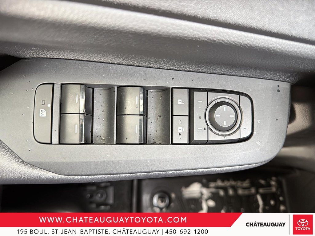 Toyota Prius Prime SE 2024 à Châteauguay, Québec - 9 - w1024h768px