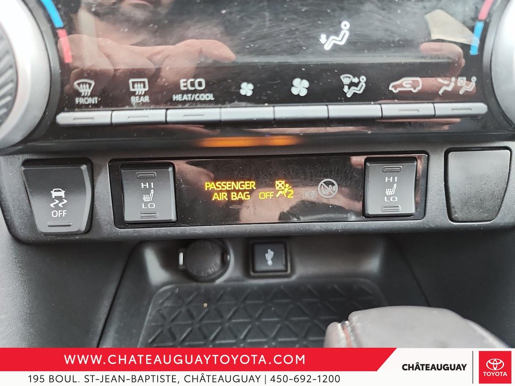 2021  RAV4 Hybrid XSE in Châteauguay, Quebec - 17 - w1024h768px