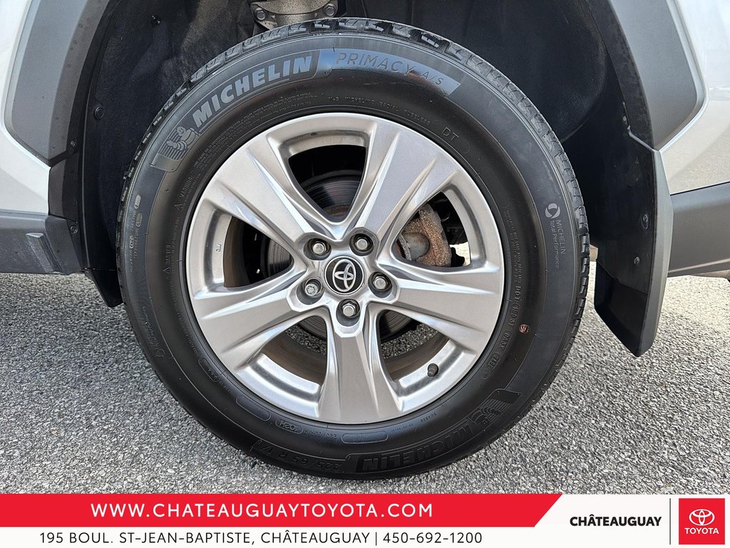 Toyota RAV4 Hybrid LE 2022 à Châteauguay, Québec - 6 - w1024h768px