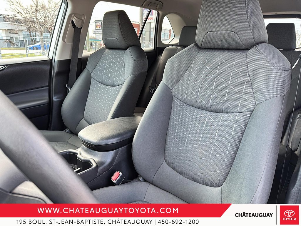 Toyota RAV4 Hybrid LE 2022 à Châteauguay, Québec - 9 - w1024h768px
