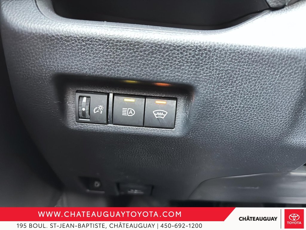 2023 Toyota RAV4 Hybrid LE in Châteauguay, Quebec - 11 - w1024h768px
