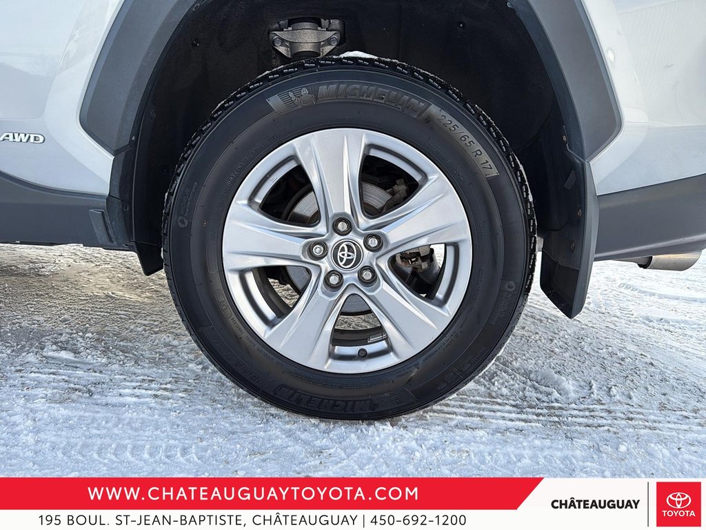 2023 Toyota RAV4 Hybrid LE in Châteauguay, Quebec - 6 - w1024h768px