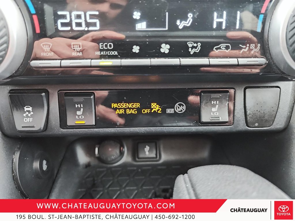 2020  RAV4 XLE in Châteauguay, Quebec - 16 - w1024h768px