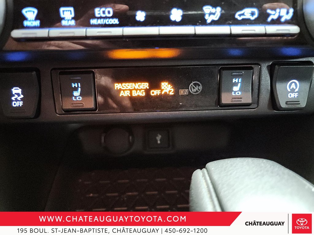 2021  RAV4 XLE AWD in Châteauguay, Quebec - 16 - w1024h768px