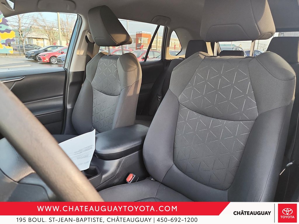 2021  RAV4 LE in Châteauguay, Quebec - 8 - w1024h768px