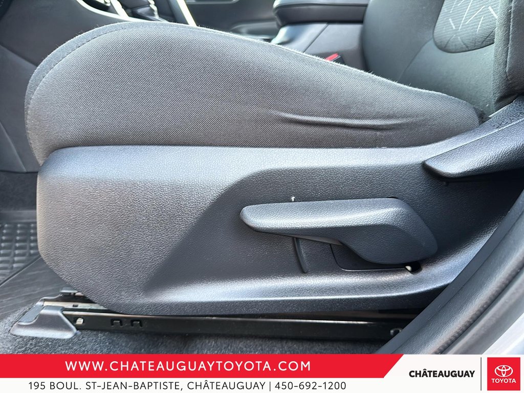 Toyota RAV4 LE AWD 2021 à Châteauguay, Québec - 10 - w1024h768px