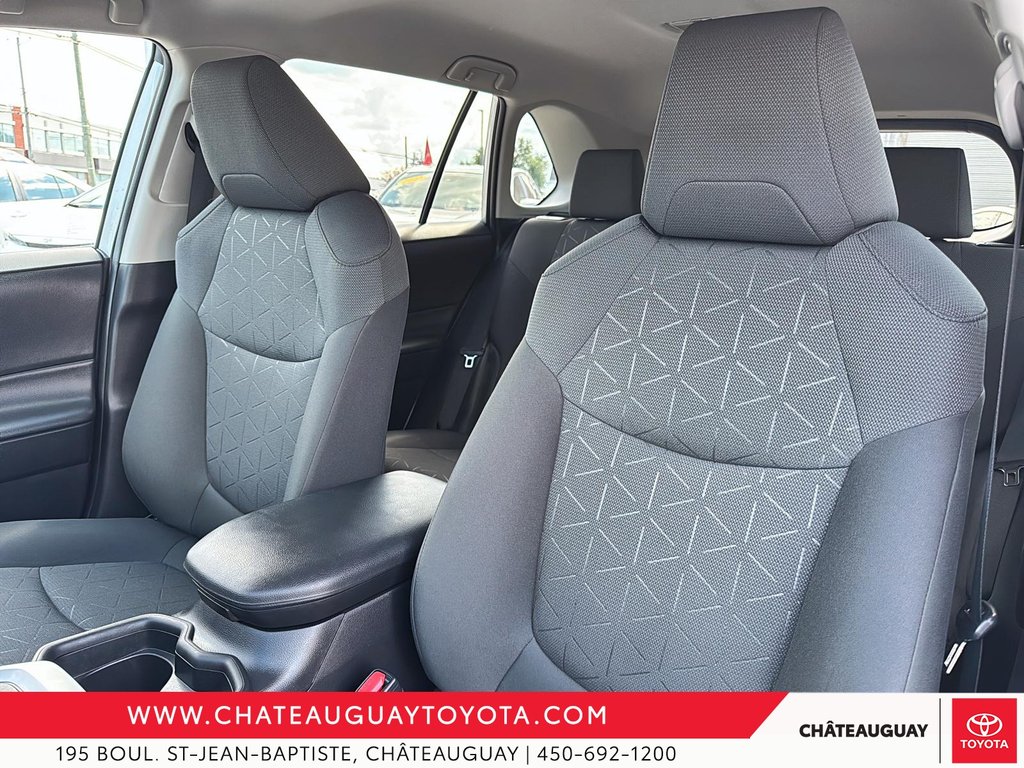Toyota RAV4 LE AWD 2021 à Châteauguay, Québec - 8 - w1024h768px