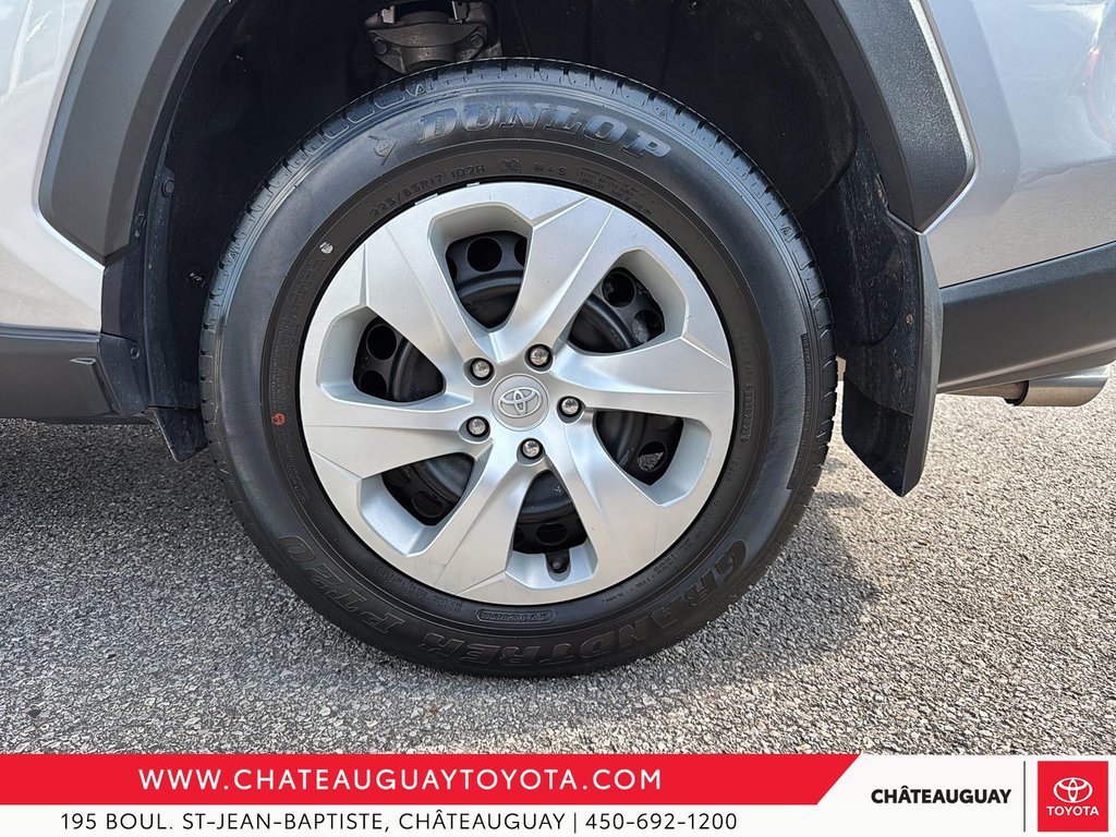 Toyota RAV4 LE AWD 2021 à Châteauguay, Québec - 6 - w1024h768px