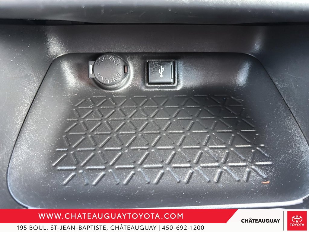 Toyota RAV4 LE AWD 2021 à Châteauguay, Québec - 17 - w1024h768px