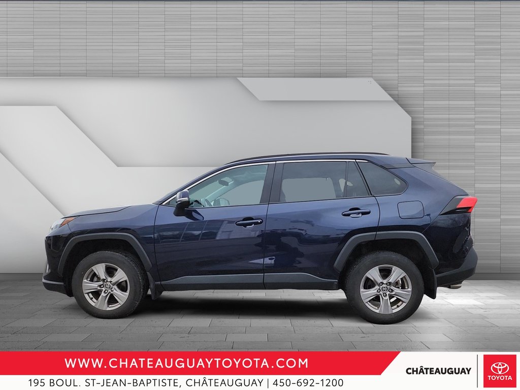 2022  RAV4 XLE AWD in Châteauguay, Quebec - 5 - w1024h768px