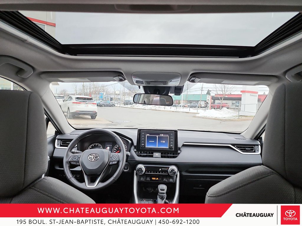 2022  RAV4 XLE AWD in Châteauguay, Quebec - 8 - w1024h768px