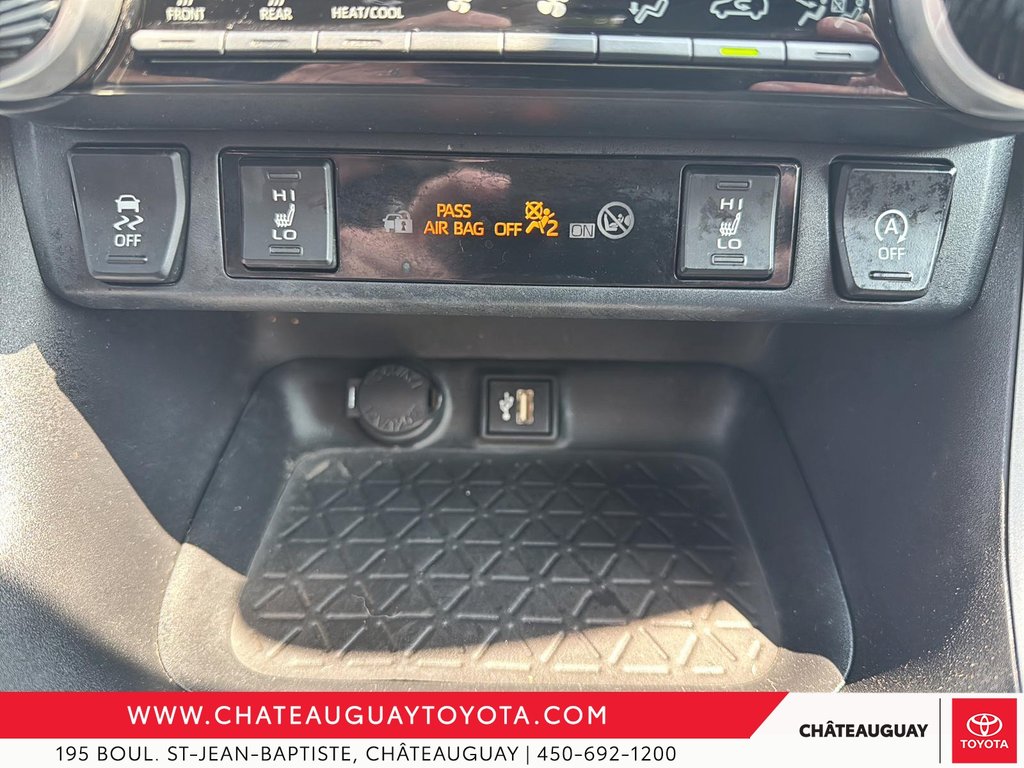 Toyota RAV4 XLE PREMIUM 2023 à Châteauguay, Québec - 18 - w1024h768px