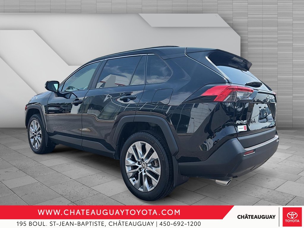 Toyota RAV4 XLE PREMIUM 2023 à Châteauguay, Québec - 4 - w1024h768px