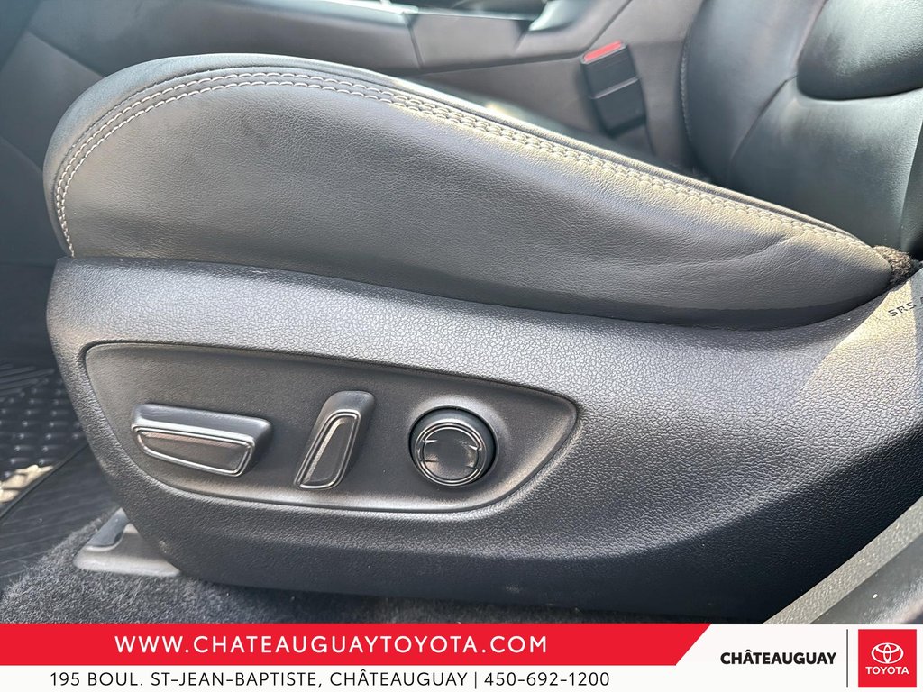 Toyota RAV4 XLE PREMIUM 2023 à Châteauguay, Québec - 11 - w1024h768px