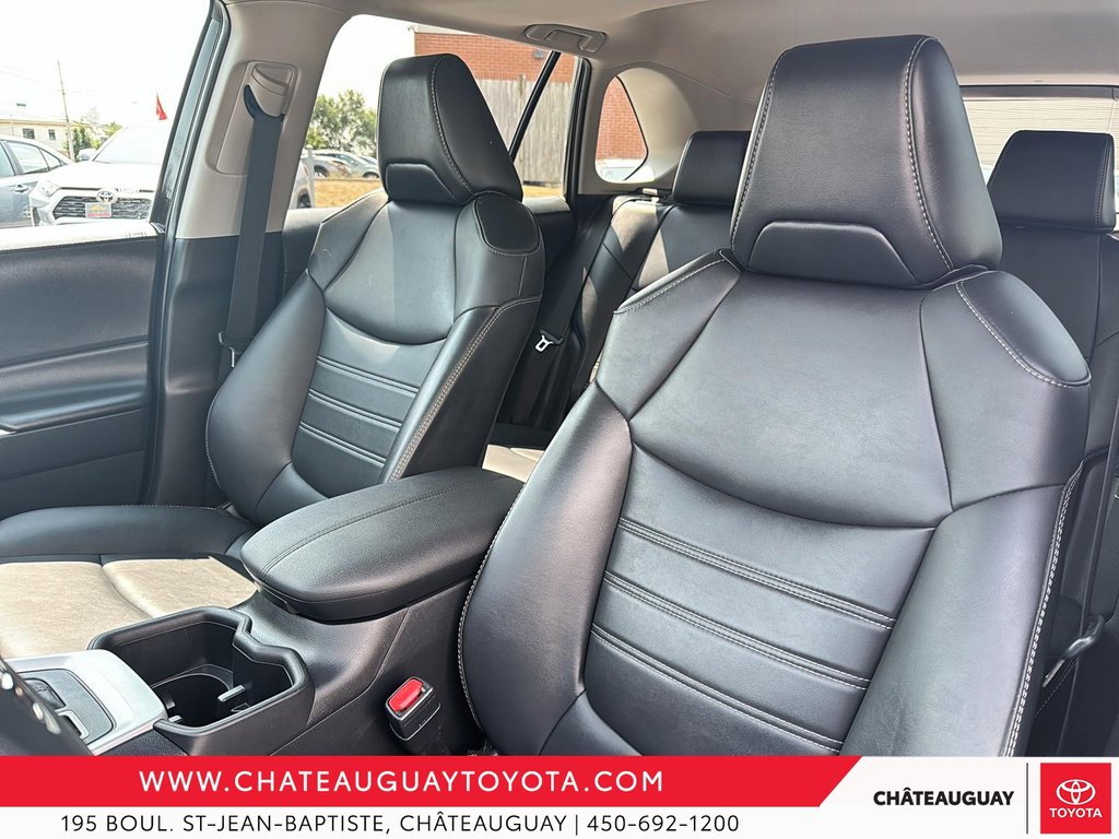 Toyota RAV4 XLE PREMIUM 2023 à Châteauguay, Québec - 8 - w1024h768px