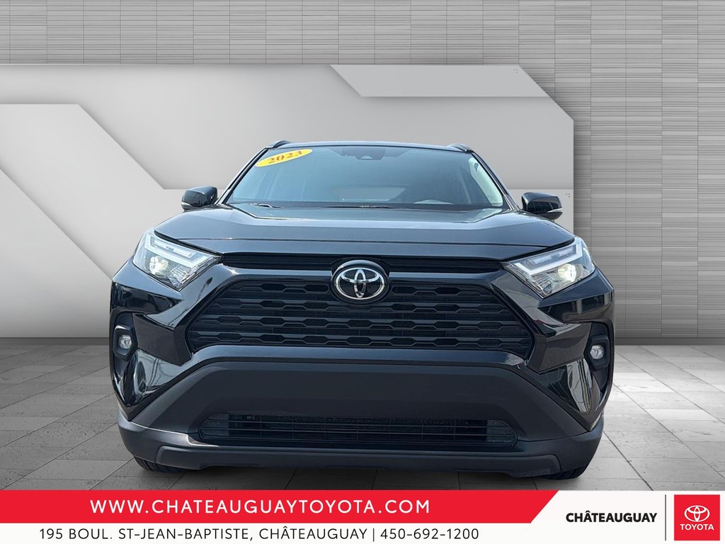 Toyota RAV4 XLE PREMIUM 2023 à Châteauguay, Québec - 2 - w1024h768px