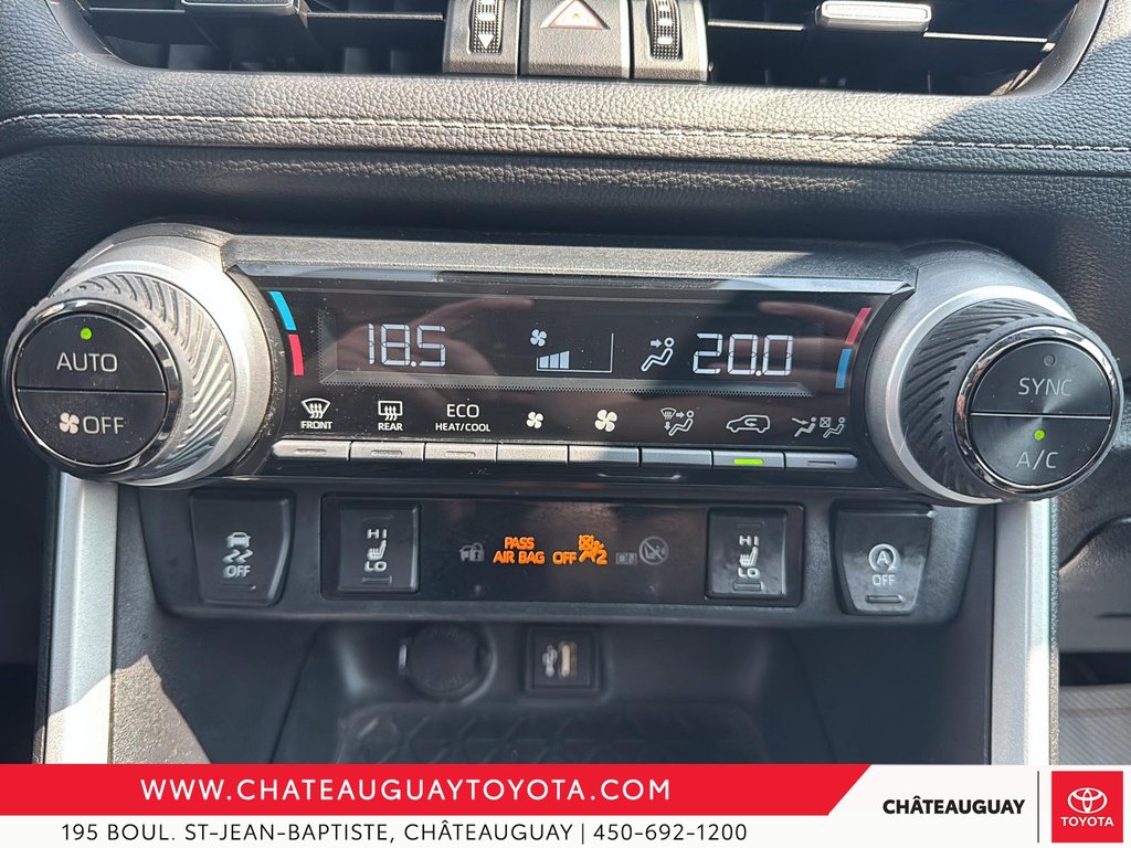 Toyota RAV4 XLE PREMIUM 2023 à Châteauguay, Québec - 19 - w1024h768px