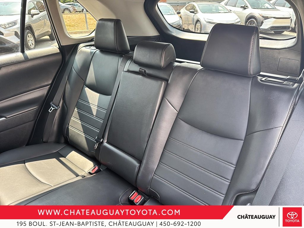 Toyota RAV4 XLE PREMIUM 2023 à Châteauguay, Québec - 7 - w1024h768px