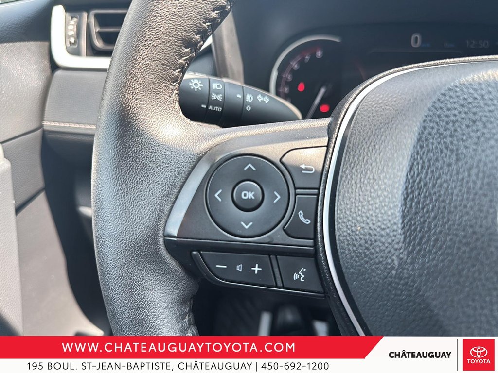 Toyota RAV4 XLE PREMIUM 2023 à Châteauguay, Québec - 14 - w1024h768px