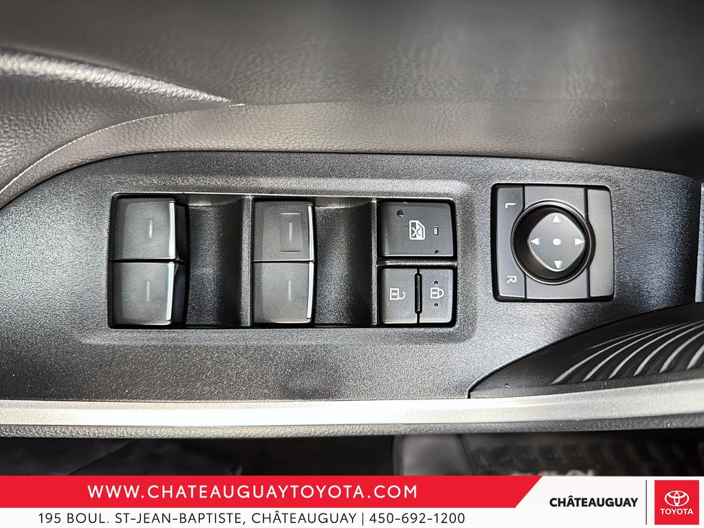 Toyota RAV4 Hybrid XLE 2023 à Châteauguay, Québec - 11 - w1024h768px