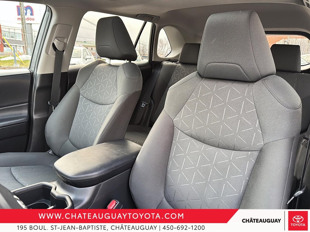 Toyota RAV4 Hybrid XLE 2023 à Châteauguay, Québec - 8 - w1024h768px