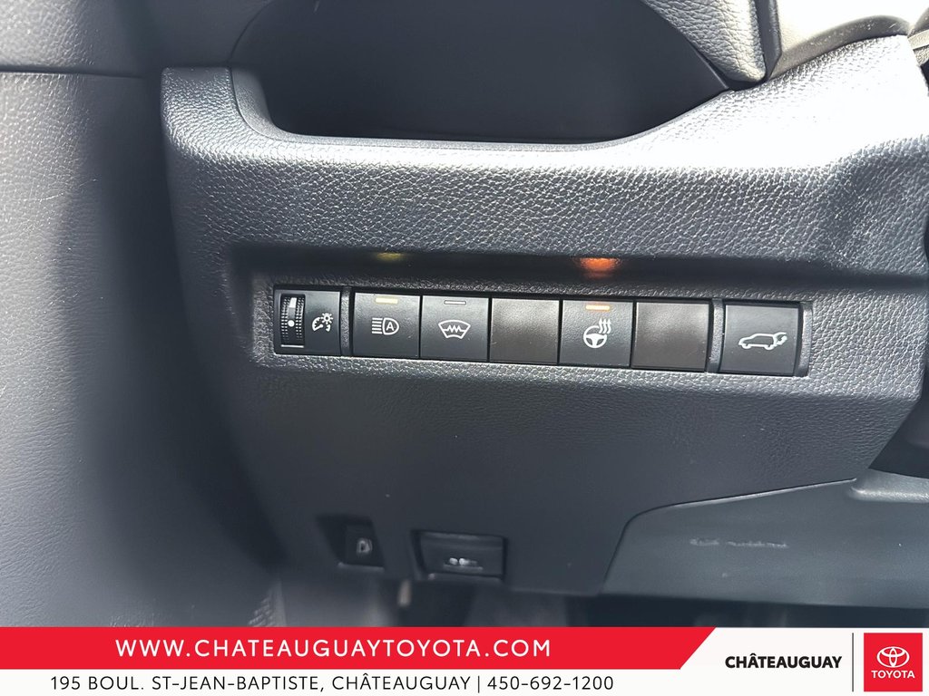 Toyota RAV4 Hybrid XLE 2023 à Châteauguay, Québec - 12 - w1024h768px