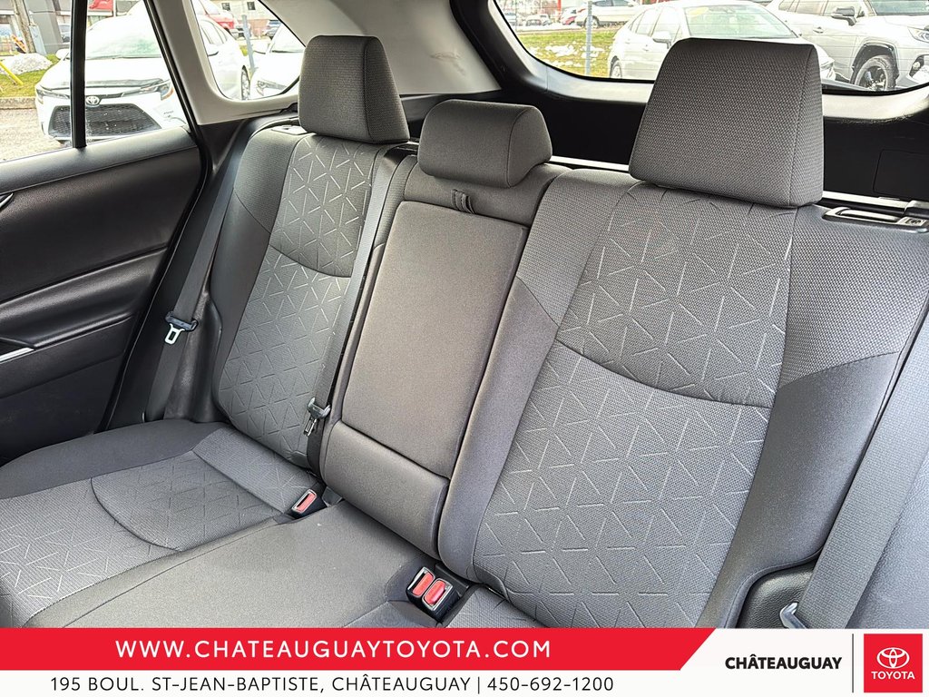 Toyota RAV4 Hybrid XLE 2023 à Châteauguay, Québec - 7 - w1024h768px