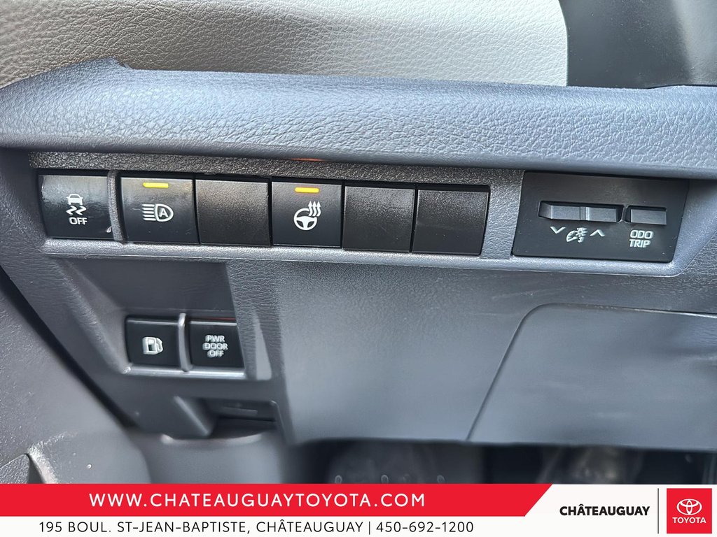 Toyota Sienna XLE FWD 2021 à Châteauguay, Québec - 12 - w1024h768px