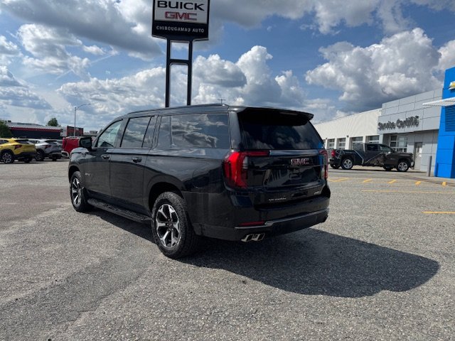 2025 GMC Yukon XL AT4 in Chibougamau, Quebec - 4 - w1024h768px