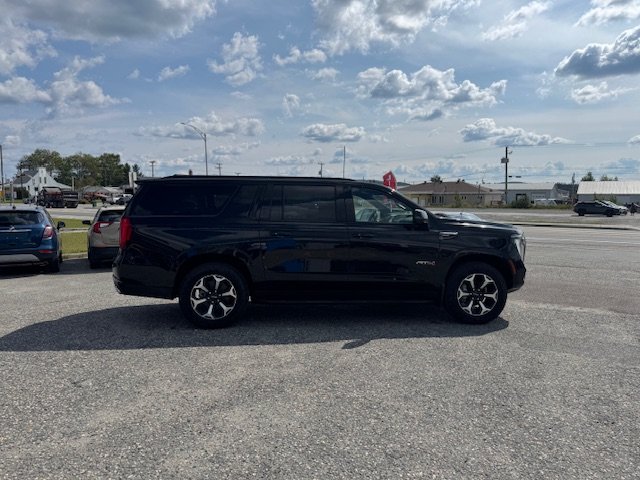 2025 GMC Yukon XL AT4 in Chibougamau, Quebec - 7 - w1024h768px